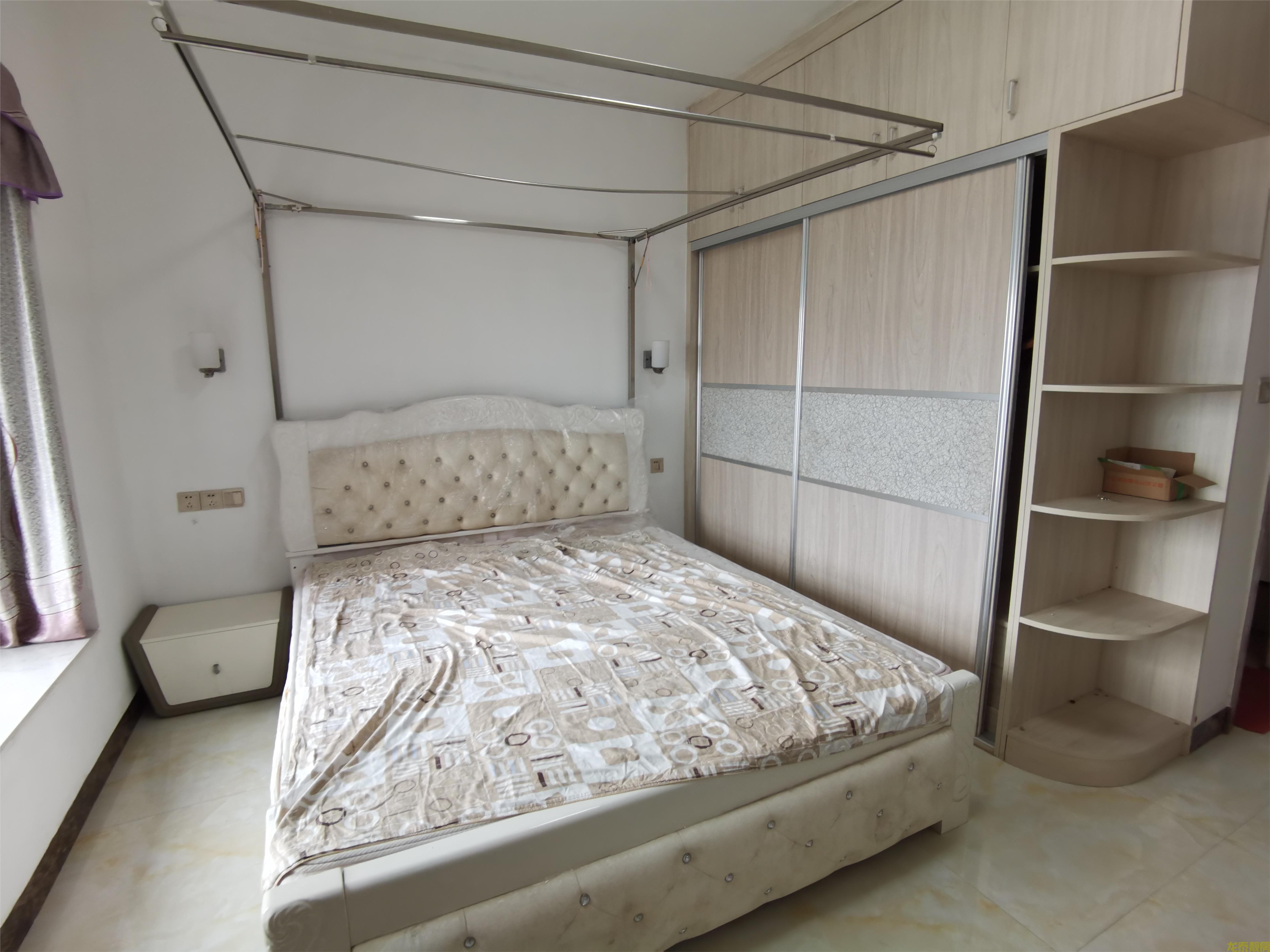 香槟一号电梯精装靓层4房