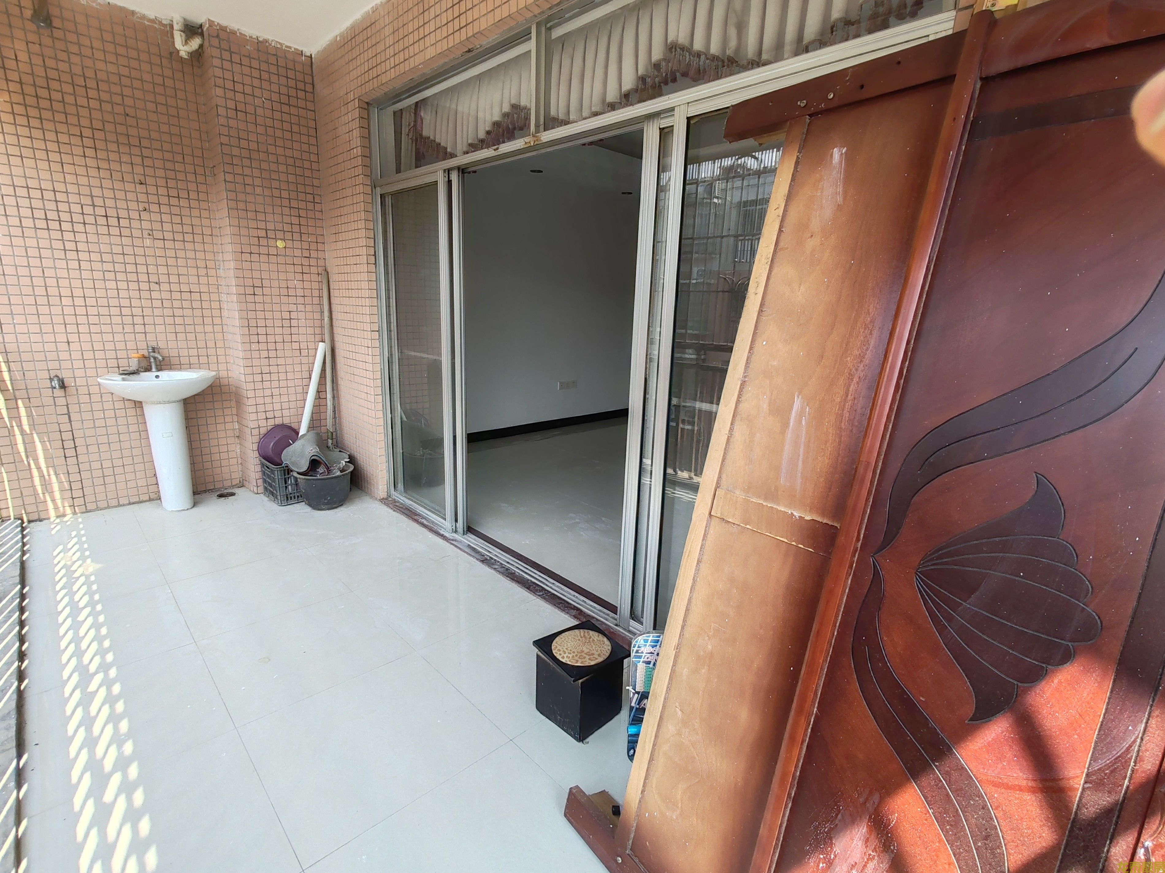 广信新城步梯7楼大户型