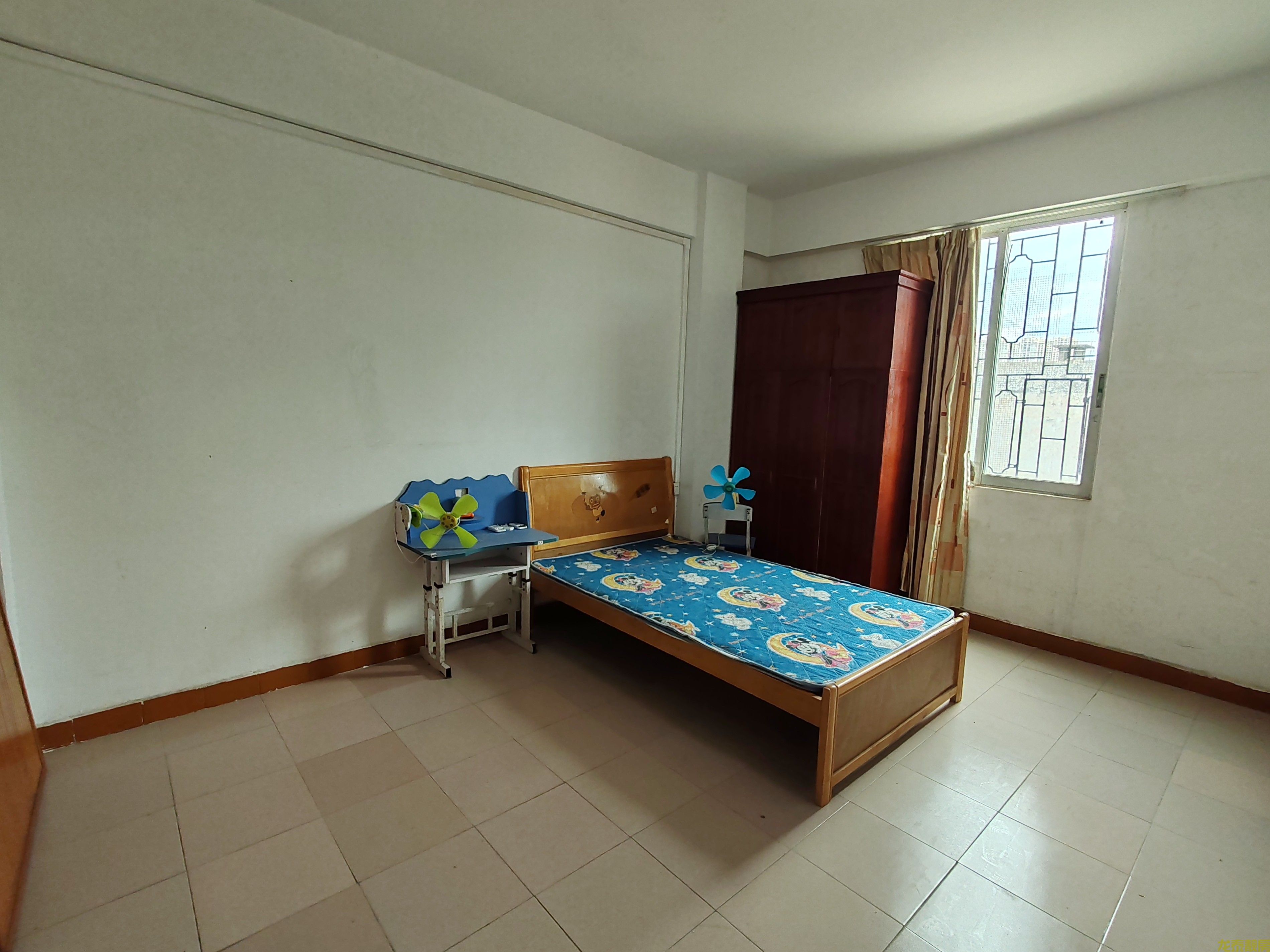 一中门口步梯7楼