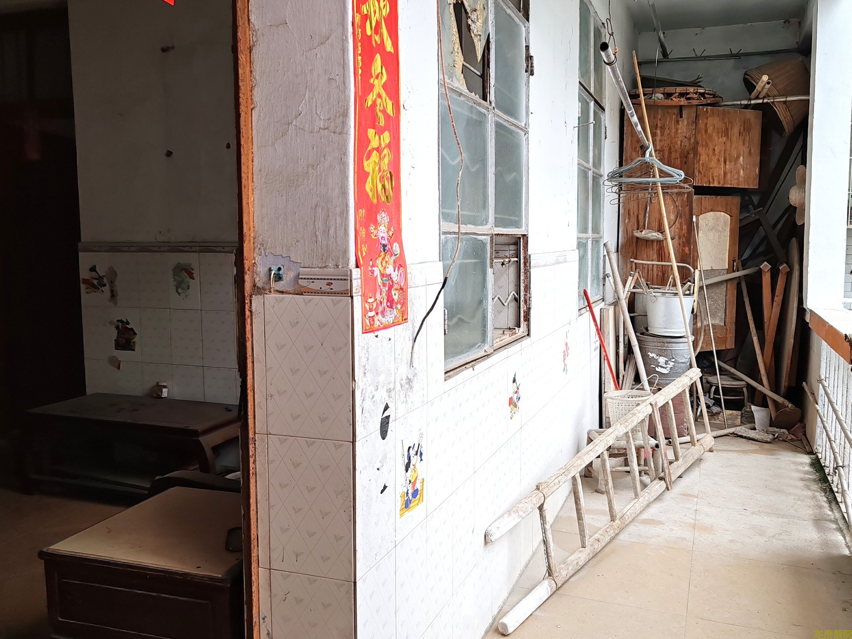 一中门口步梯三楼