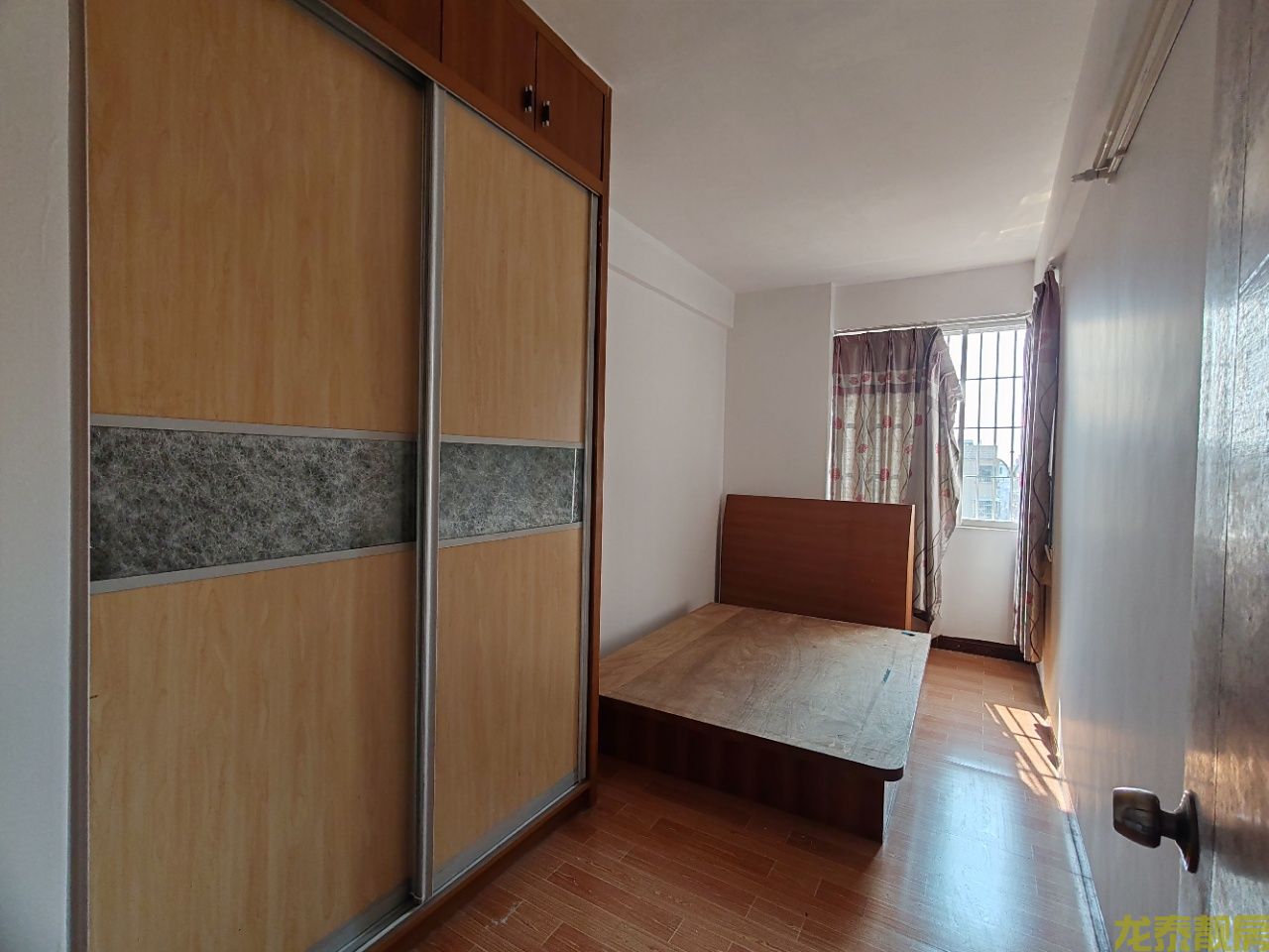 老城区核心地段，130平大四房两厅诚意出售