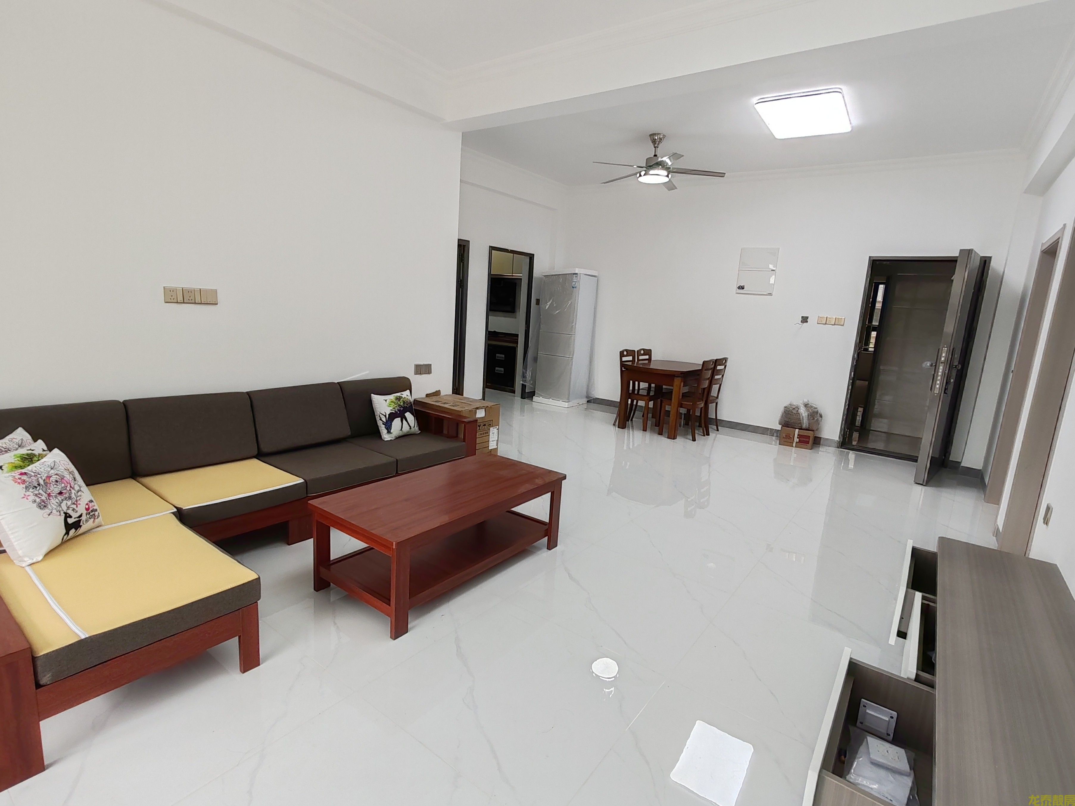 江南城“5字头全新精装三房”